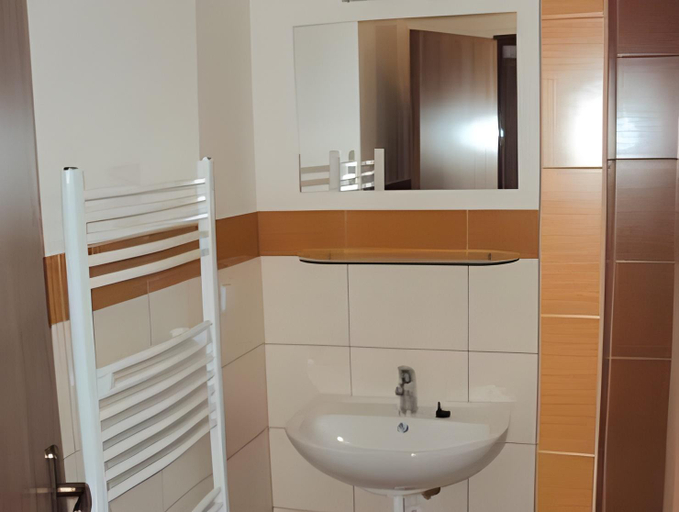 Bathroom 3, Motel R10, Mladá Boleslav