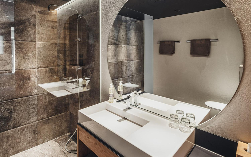 Bathroom 4, Hotel Cores, Landeck