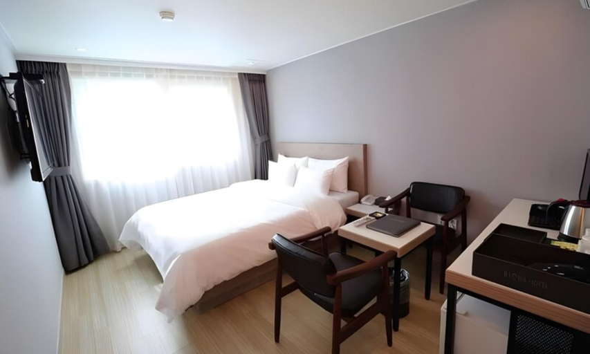 Bedroom 2, Incheon ILLUWA Hotel, Anyang
