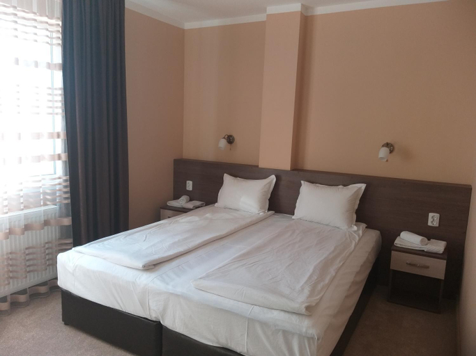 Bedroom 4, Family Hotel Relax, Strelcha