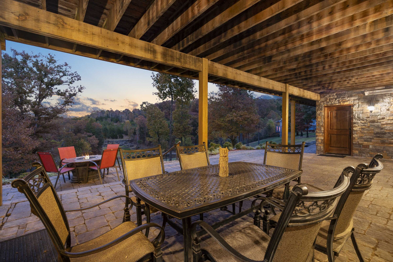 Food & Drinks, The Bunkhouse at Rock Canyon, Taney
