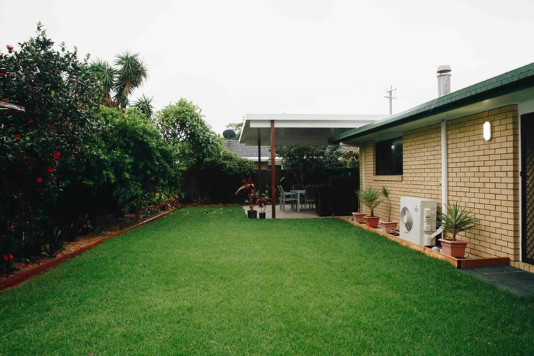 Perfect Location 4Brm Home Warana - 200m to Beach, Caloundra - Kawana
