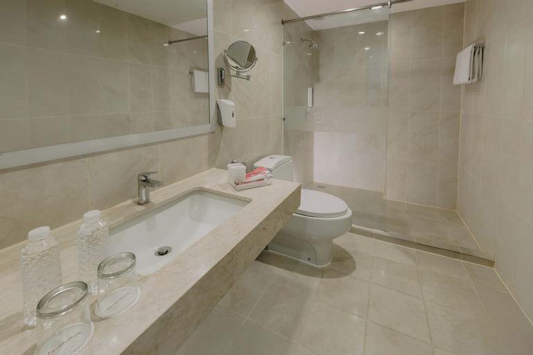 Bathroom 14