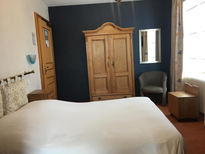 Bedroom, Hotel-Restaurant A La Couronne, Bas-Rhin