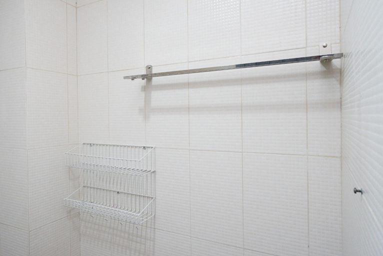 Bathroom 10