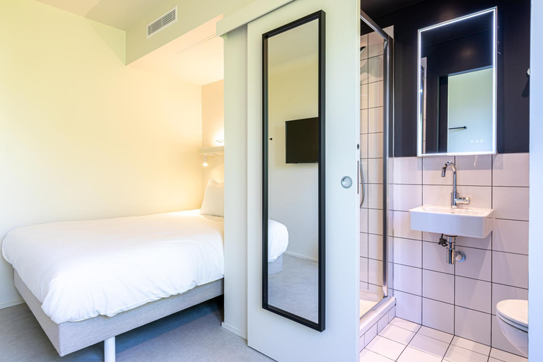 Bedroom 2, Petit Palace Hotel, Paris