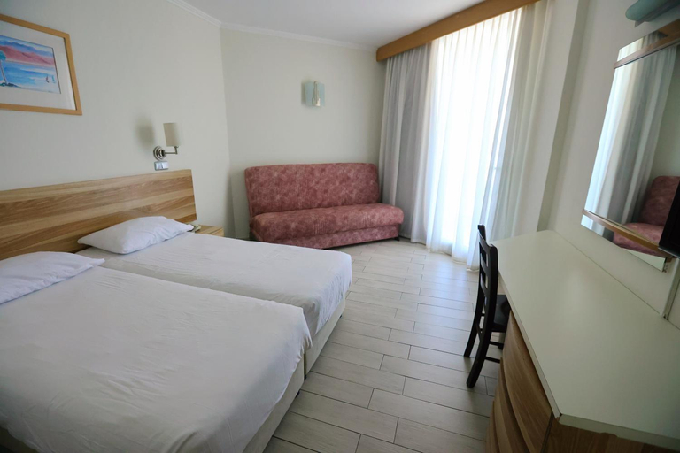 Bedroom 3, Adi Hotel