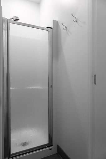Bathroom 3, Auberge Jeunesse QBEDS Hostel, Communauté-Urbaine-de-Québec