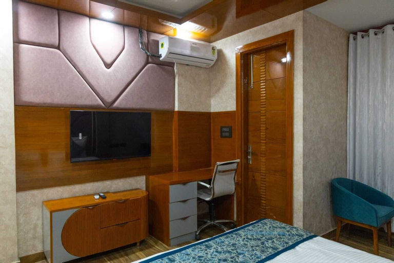 Platinum Service Apartment DLF Cyberhub, Gurgaon