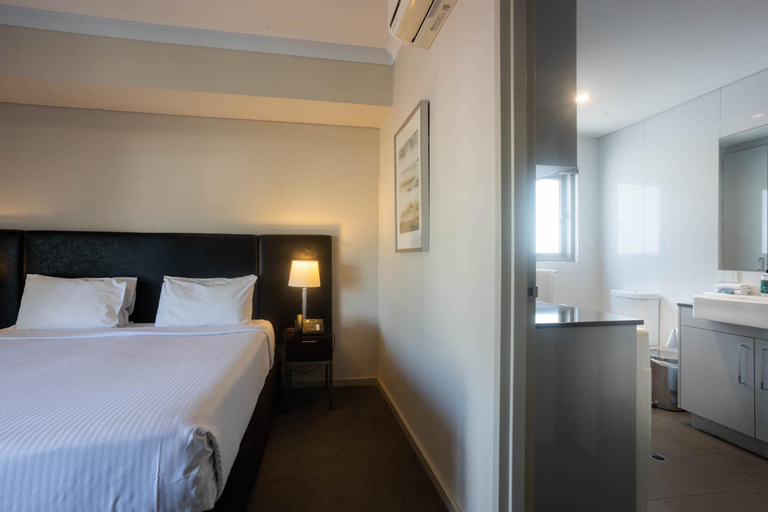 Bedroom 2, Baileys Serviced Apartments, Perth