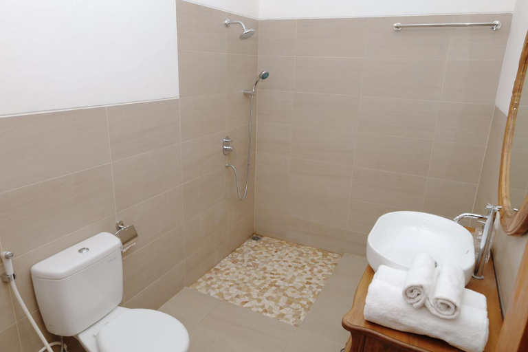 Bathroom 14