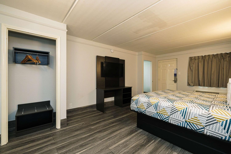 Bedroom 8