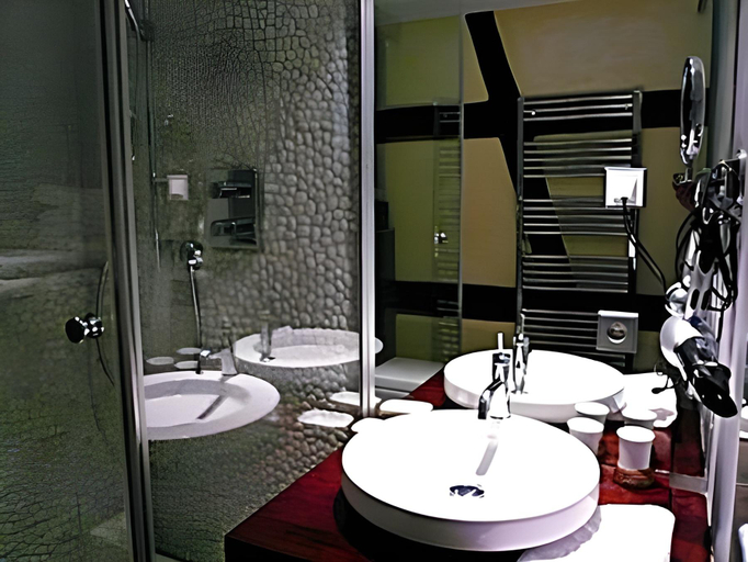 Bathroom 3, Le B. Suites, Chambres & Restaurant, Haut-Rhin