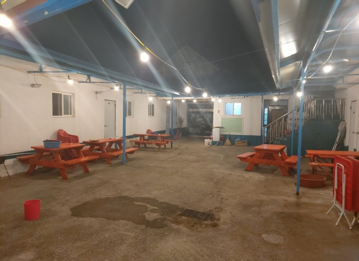 Others 5, Taean Adel Pension, Taean