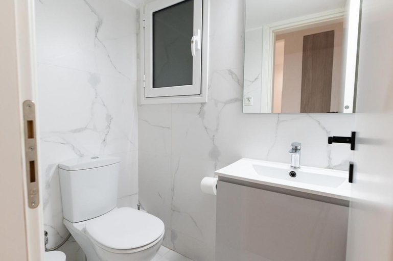 Bathroom, Elegant 3BR apartment in the heart of Athens (Form_19), Attica