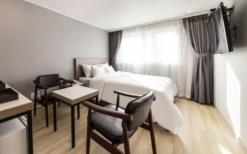 Bedroom 3, Incheon ILLUWA Hotel, Anyang
