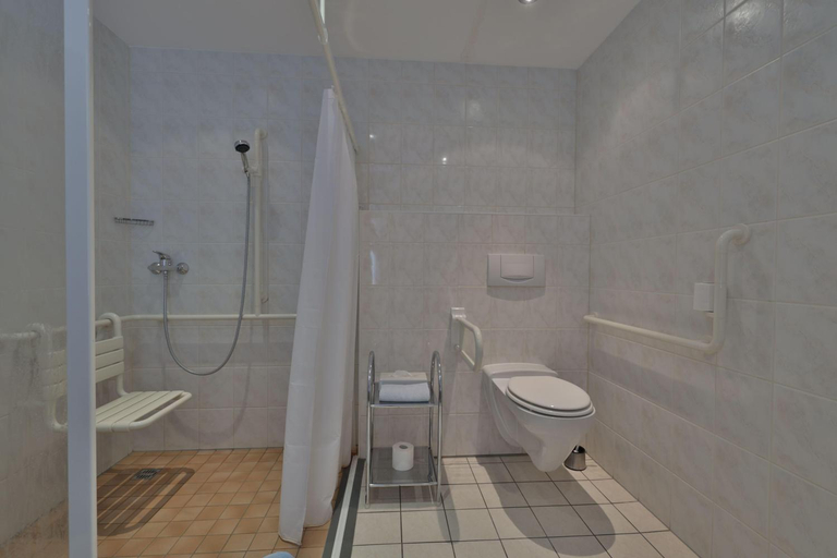 Bathroom 14