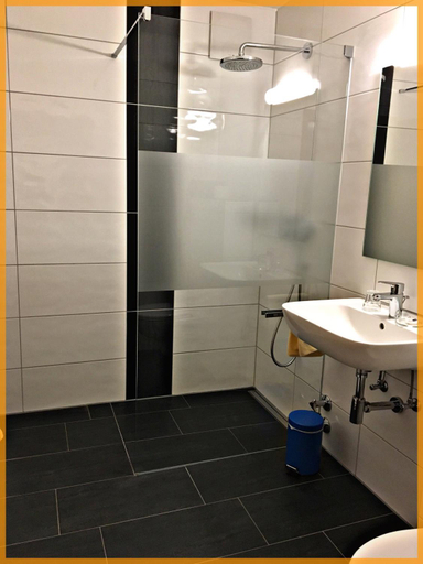 Bathroom 5, Das Gastehaus Eimeldingen, Lörrach