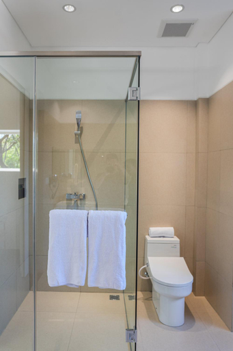 Bathroom 10