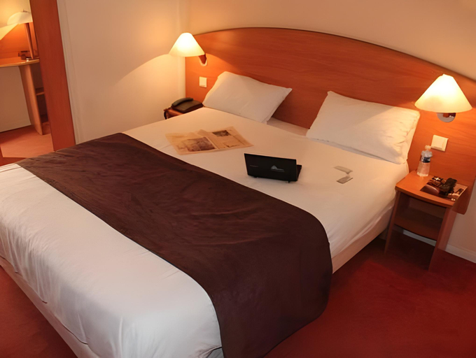 Bedroom 3, Central Hotel, Val-de-Marne