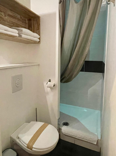 Bathroom 10