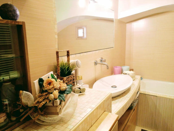 Bathroom 2, Centro Storico Suites Giovinazzo, Bari