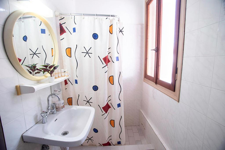 Bathroom 3, Koukonas, Central Greece