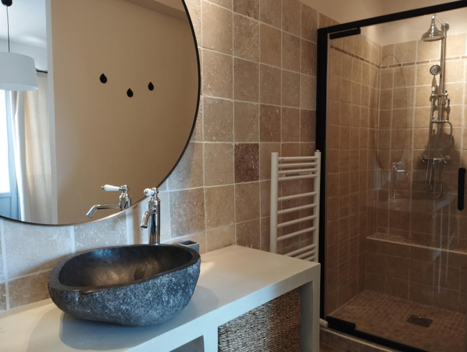 Bathroom 3, Les Tilleuls, Vaucluse