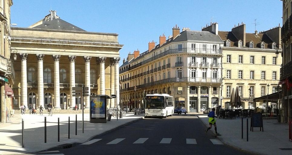 THEATRE 12 - Dijon Hyper Centre Appartement T2 Face Musee, Monuments et Restaurants, Côte-d'Or