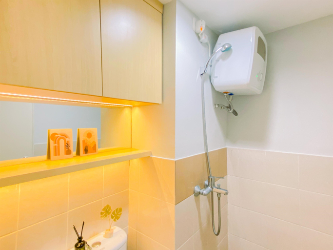 Bathroom 2, Good Place 2BR at Podomoro Golf View Apartment By Travelio, Bogor