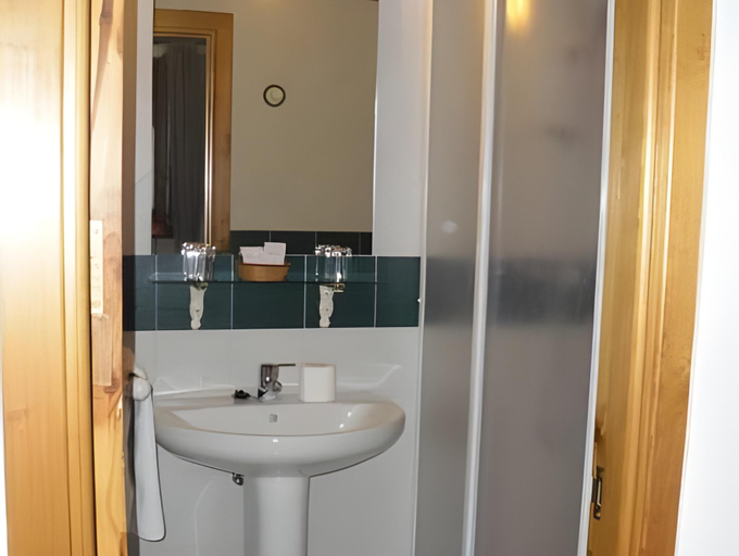 Bathroom 3, Hostal Puerta Medina, Guadalajara