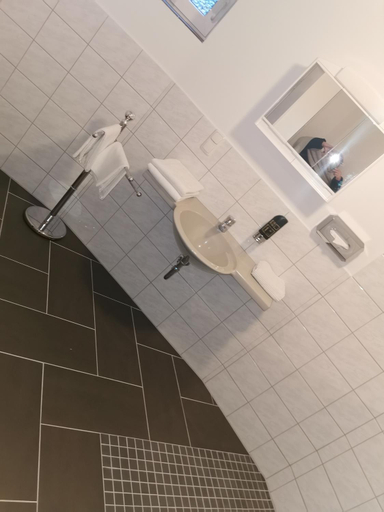 Bathroom 4, Hotel Kaiserhof, Heidekreis