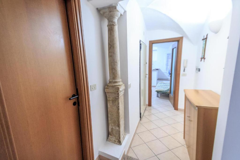 Others 4, Bilocale nel centro storico al piano primo, Savona