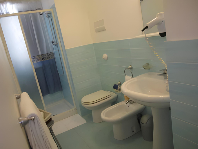 Bathroom 2, Bed & Breakfast Hostel H24, Ragusa