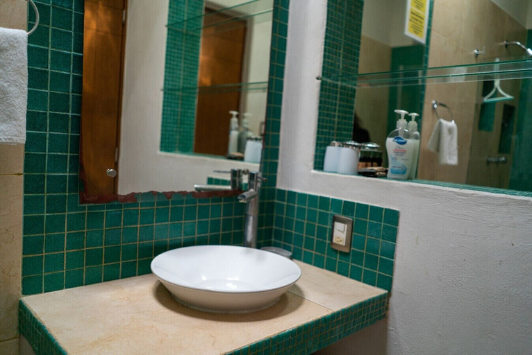 Bathroom 2, Cozumel Apartments, Cozumel