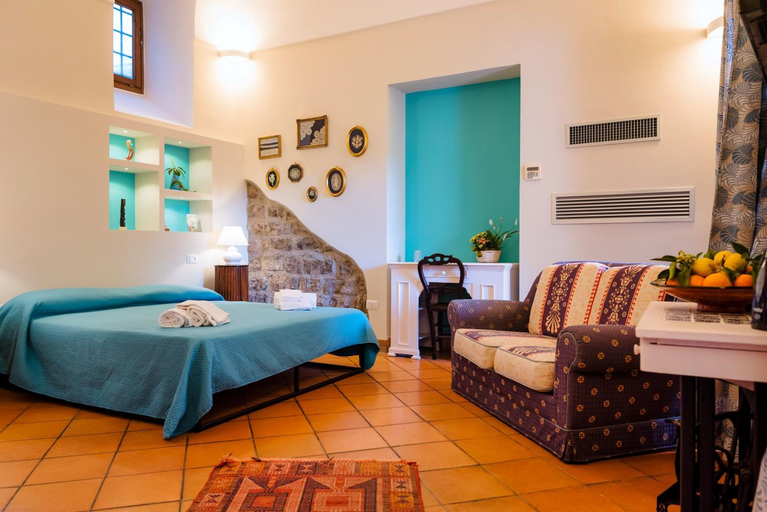 Others 2, YourHome - Casa Cafiero, Napoli