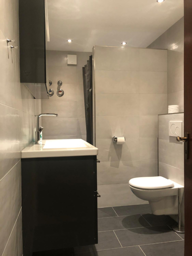 Bathroom 9
