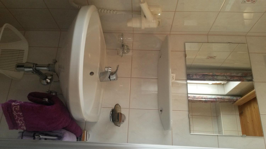 Bathroom 4, Apart Garni La Fontana, Landeck