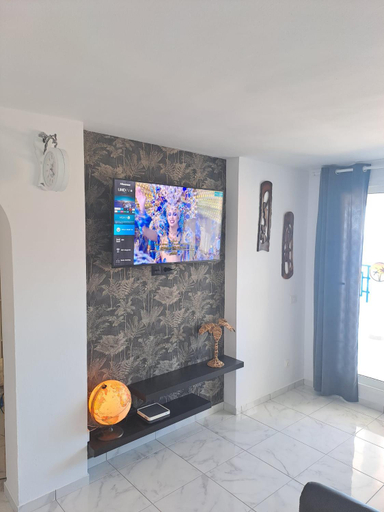 Shared lounge/TV area, Vista Taurito, Las Palmas