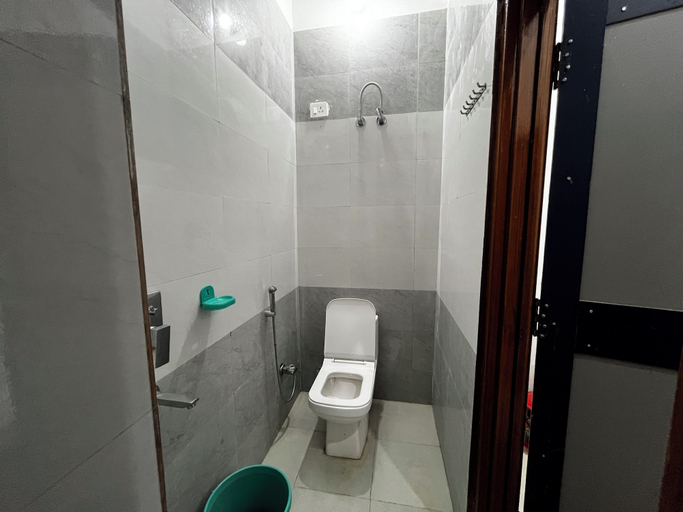 Bathroom 4, Shree Radha Vallabh Palace- 800 m from prem mandir, Mathura
