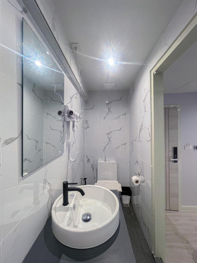 Bathroom 4