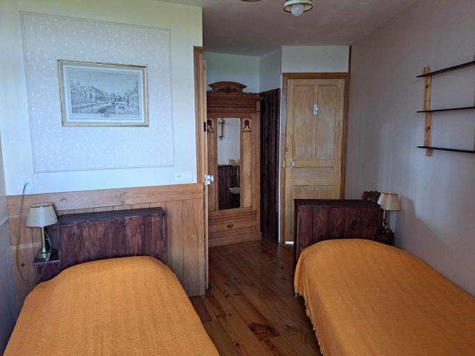 Bedroom 2, LOCATION a COUCY LE CHATEAU, Aisne