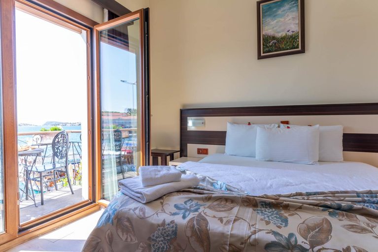 Bedroom 3, Hotel Karacam, Foça