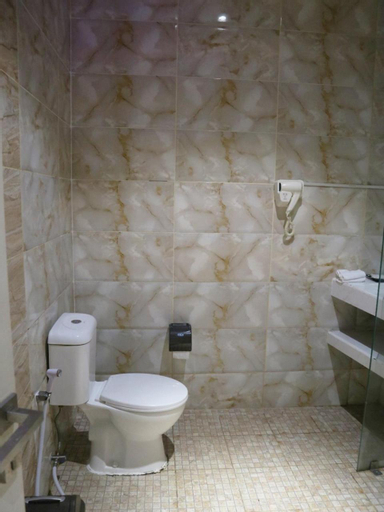 Bathroom 10