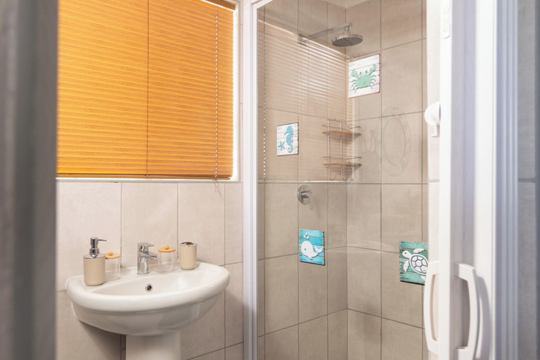 Bathroom, The Fisherman's Porch, West Coast