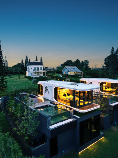 Exterior & Views