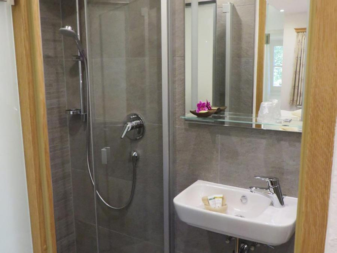 Bathroom 6