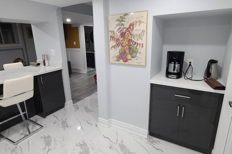 Others 2, LUXURY 2-BEDROOMS UNIT WITH WIFI, LDR & PARKING., Waterloo
