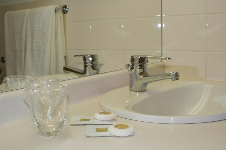 Bathroom 3, CEU Konferencia Kozpont, Budapesti