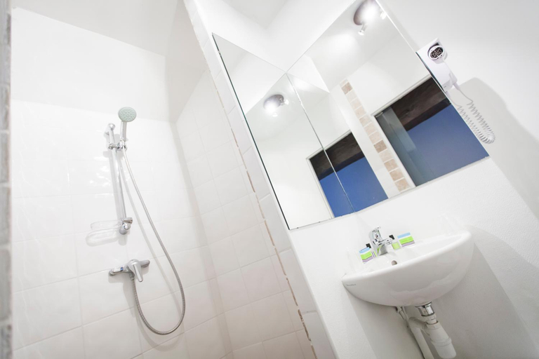 Bathroom 9